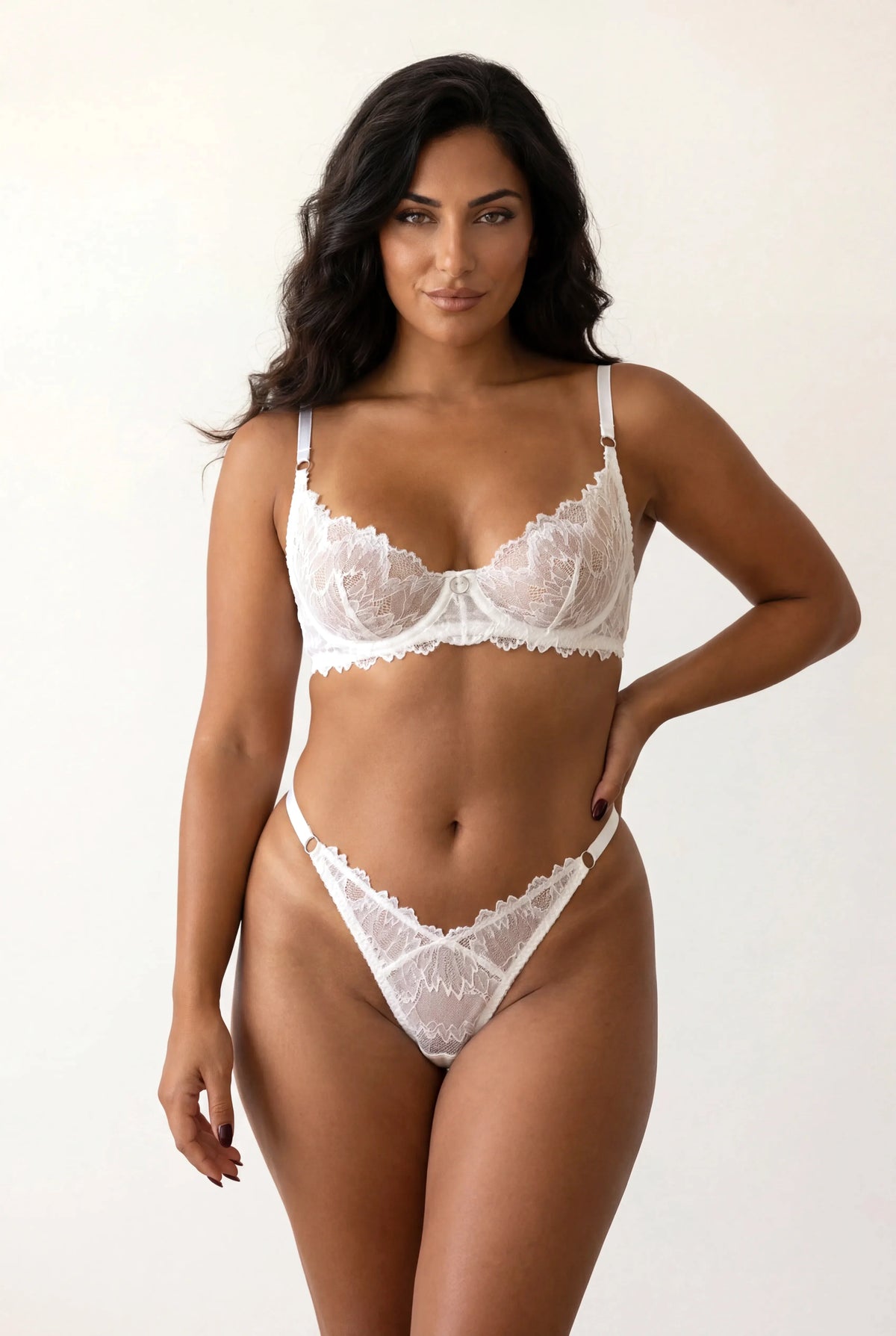 Todelt lingerisæt - LILITH - NAKED Underwear - Model stående forfra