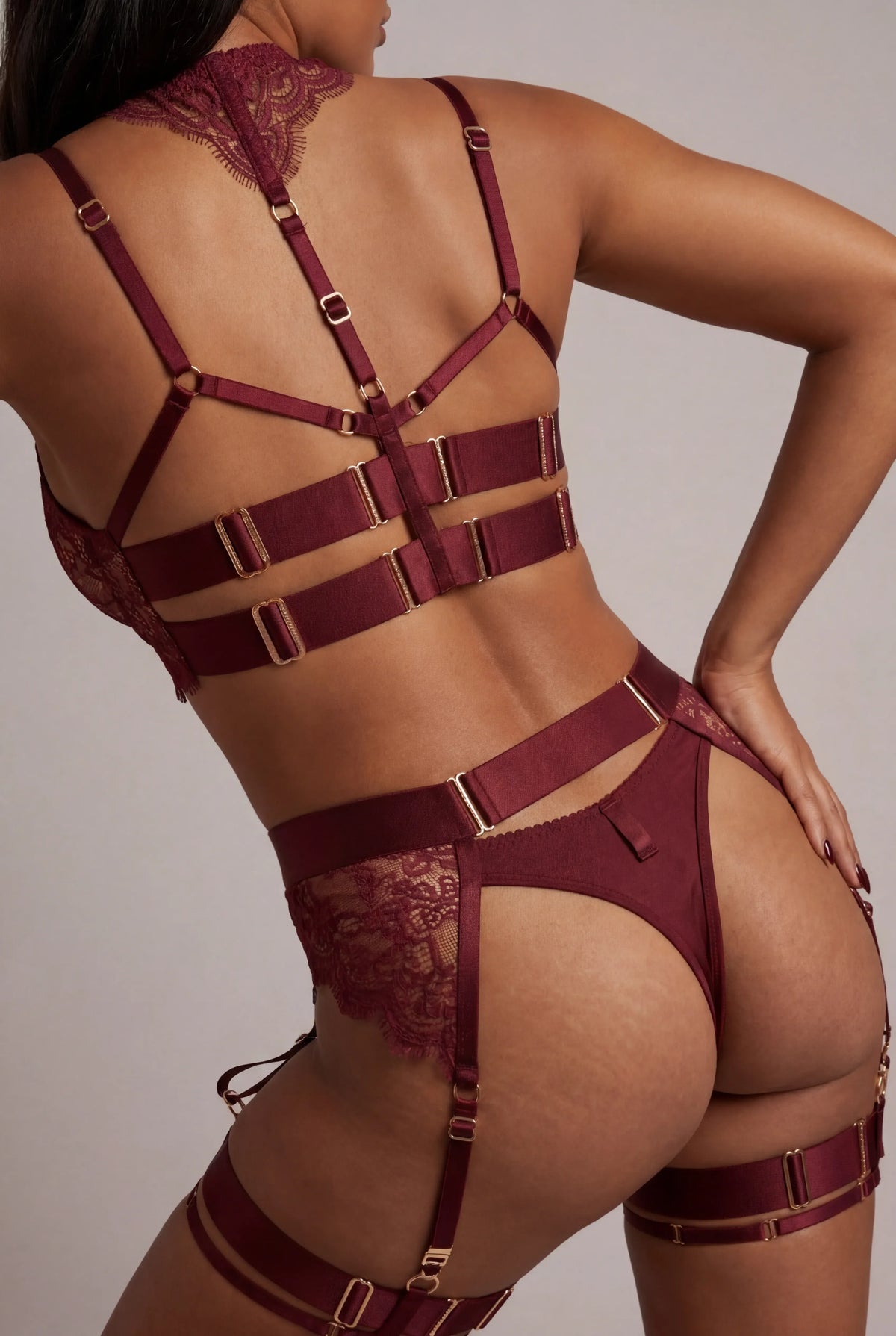 Fire-delt lingerisæt - KEELY Bordeaux